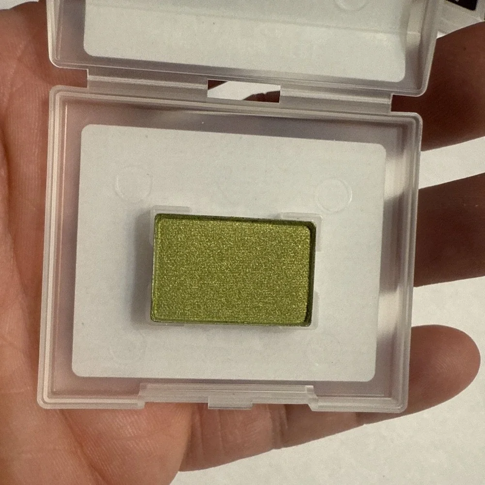 Mary Kay Mineral‎ Eye Color Shadow Lime Citron Vert 046679 .05 oz. DISCONTINUED